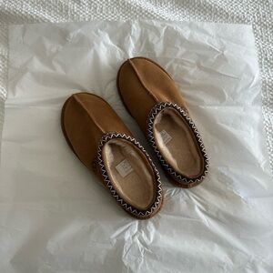 UGG Tasman Slippers (SIZE 9 WOMEN’S)